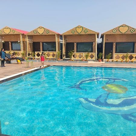 Midwaay Resort Patratu Extérieur photo