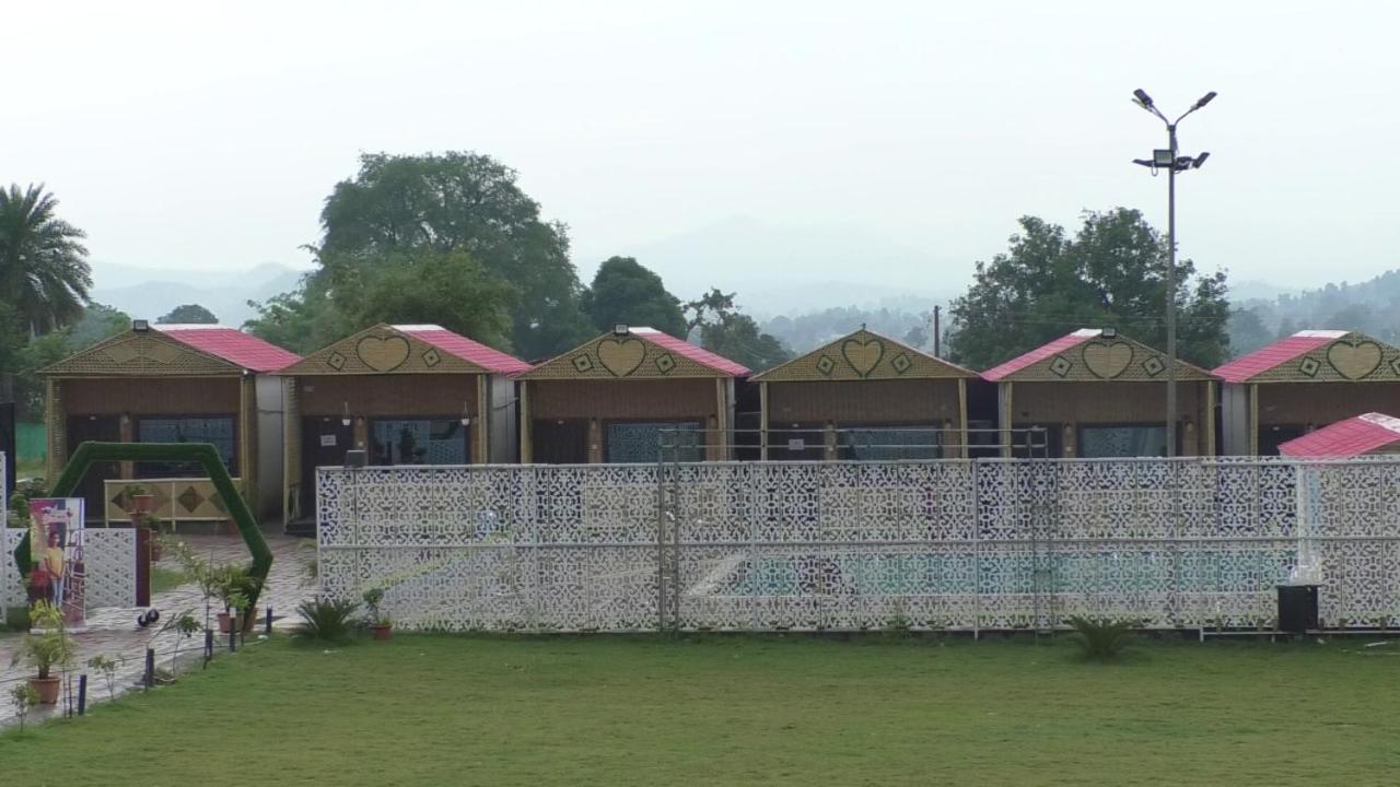 Midwaay Resort Patratu Extérieur photo