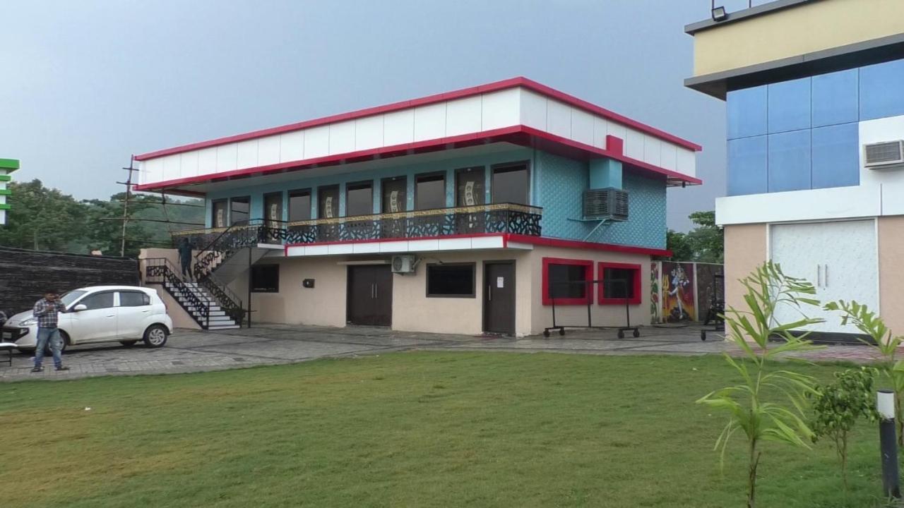 Midwaay Resort Patratu Extérieur photo